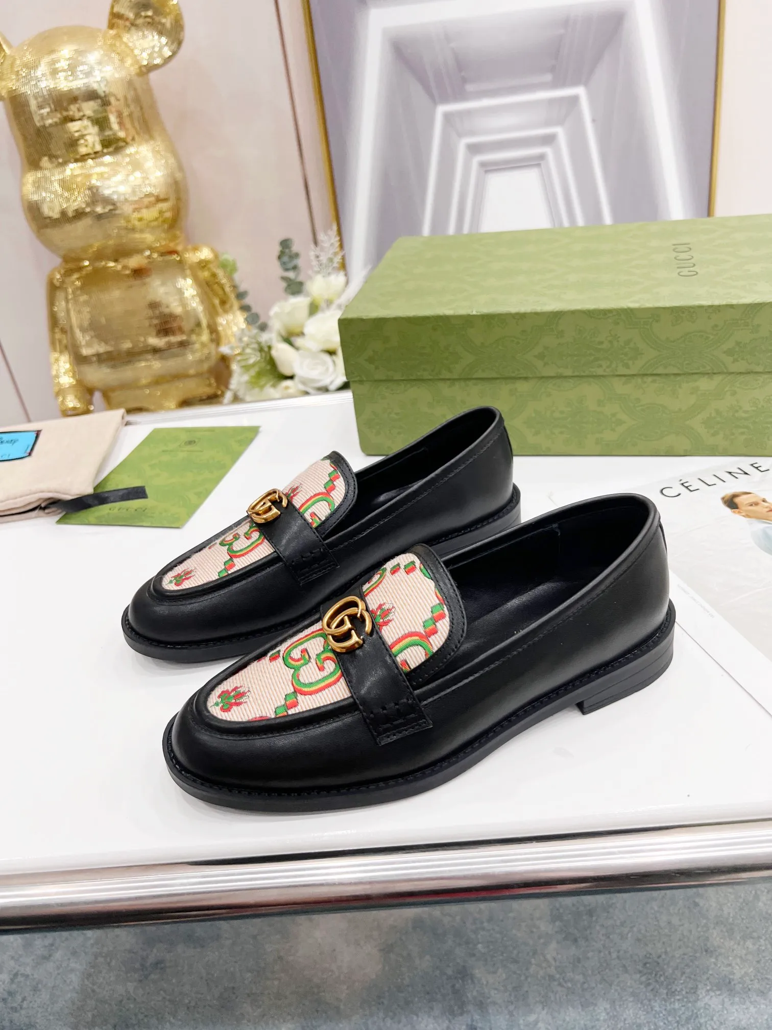 👟👟Ex-factory price 440👟👟 2022 new G family classic design loafers, made of V-shaped quilted effect leather, double G monogram evolved from Gucci, calf leather, mixed sheepskin lining, heel height 1.5 cm, original molded wear-resistant Tpu outsole. Code number 35-42,